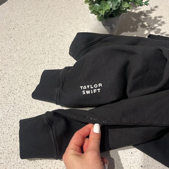 Taylor Swift Sz L Lover Home Is Where the Heart Is Eras Tour Merch Sweatshirt - Picture 8 of 16